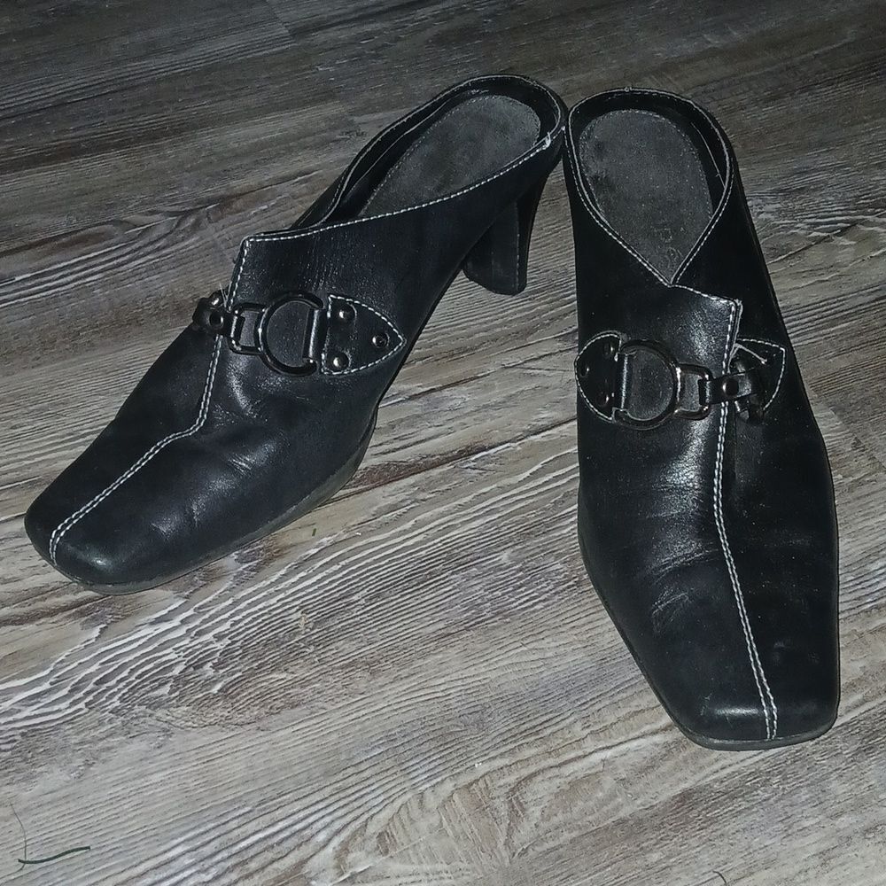 Maripe   black buckle cinches mules  Sz 8.5  EUC